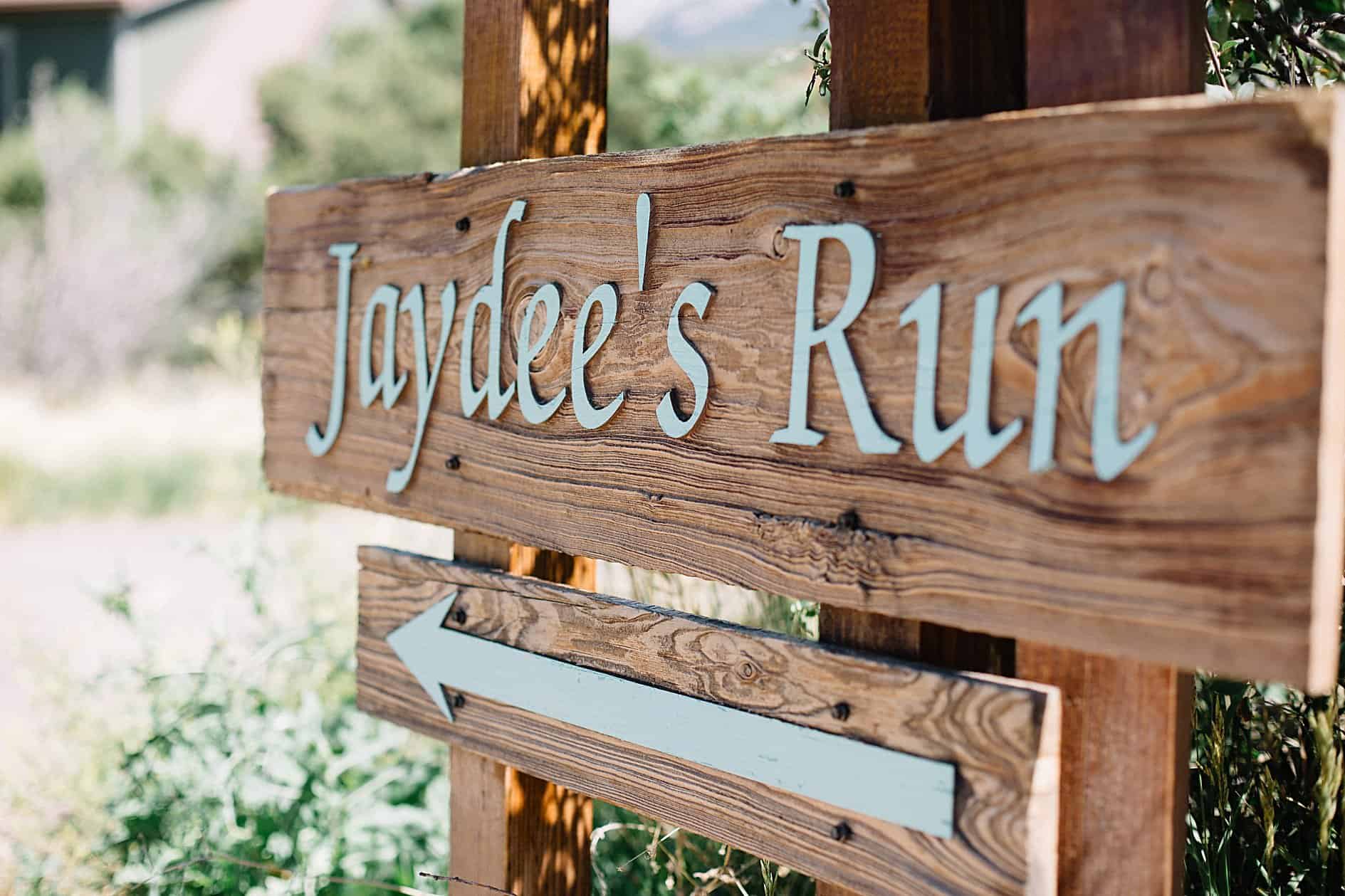 Jaydee's Run sign with arrow